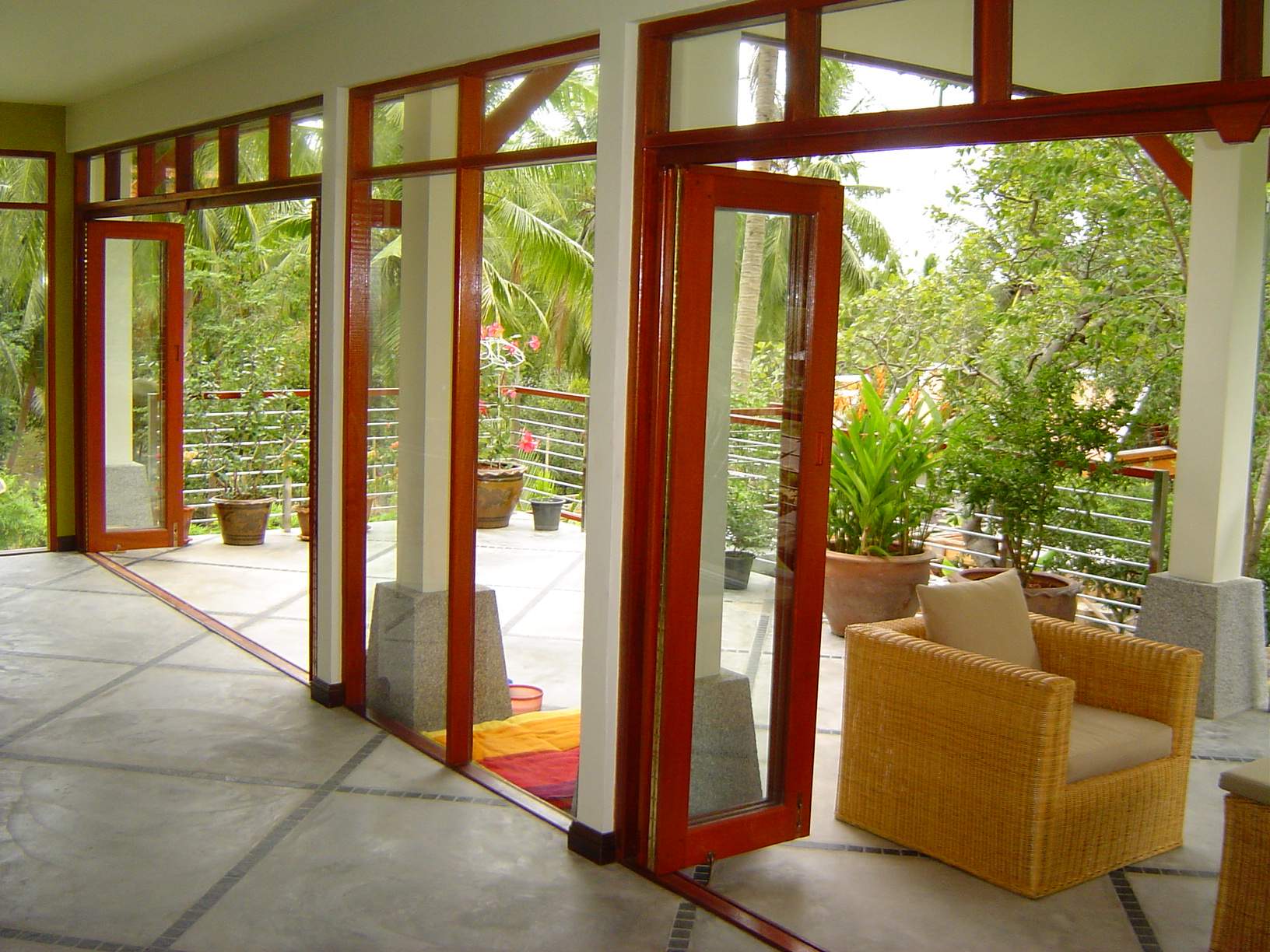 4 folding doors to the terrace