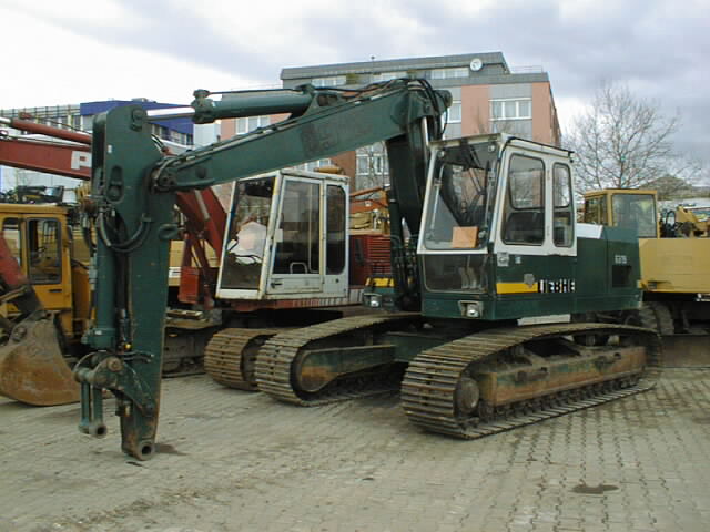 R 912