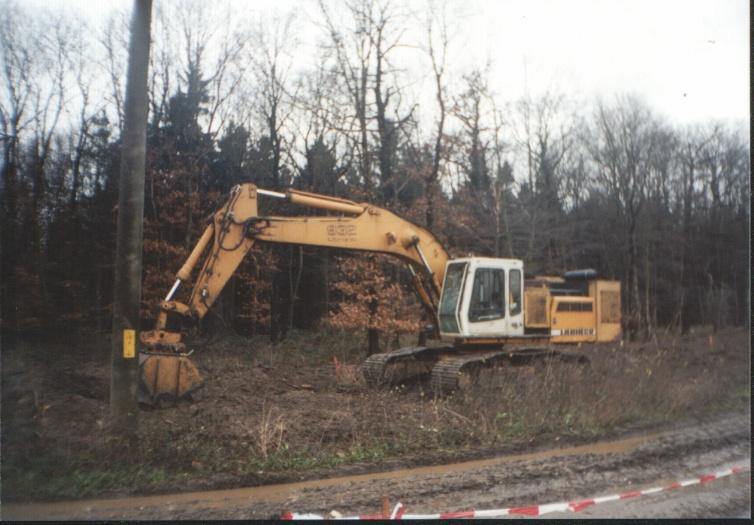 R 932