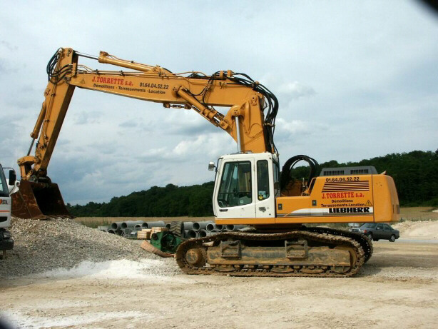 R 944