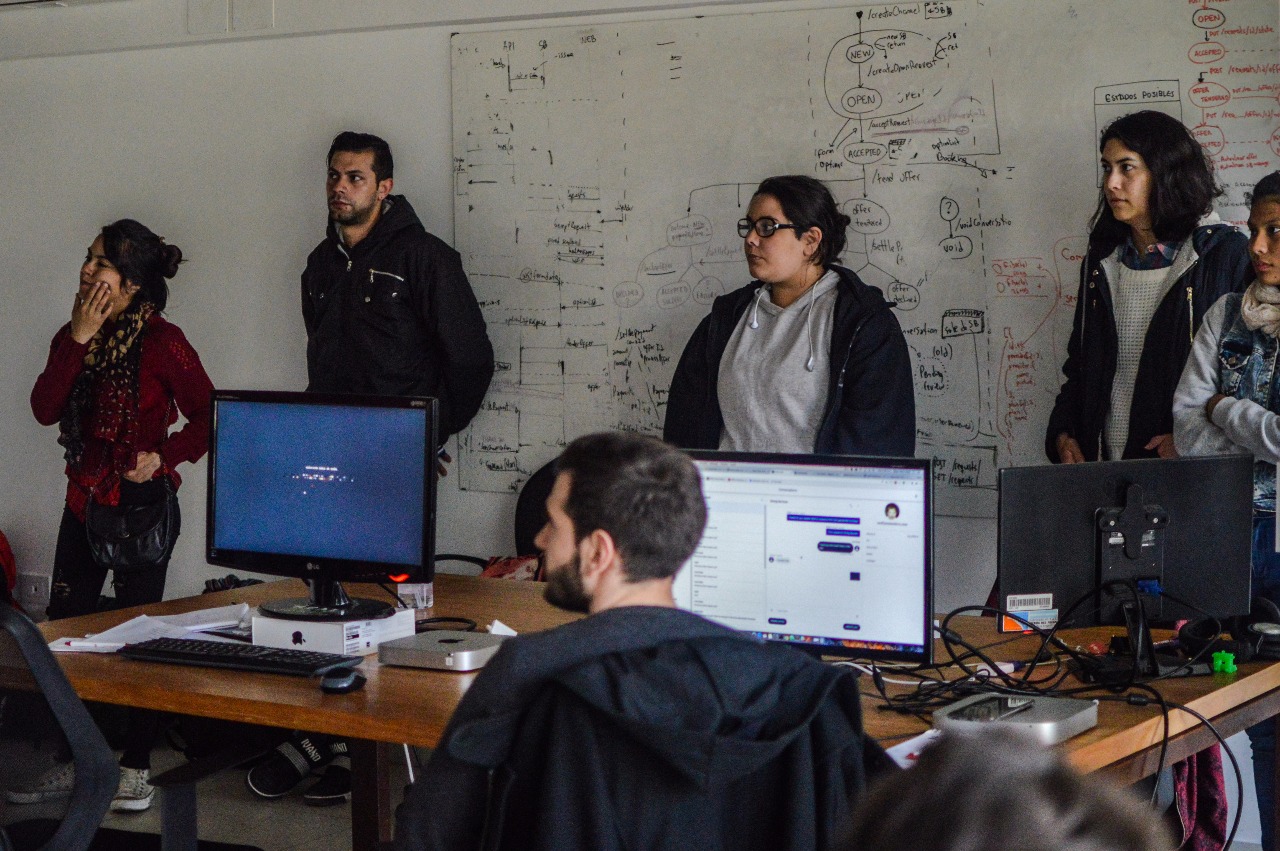 Imagen de algunos estudiantes de Poeta La Plata en la charla de celerative.