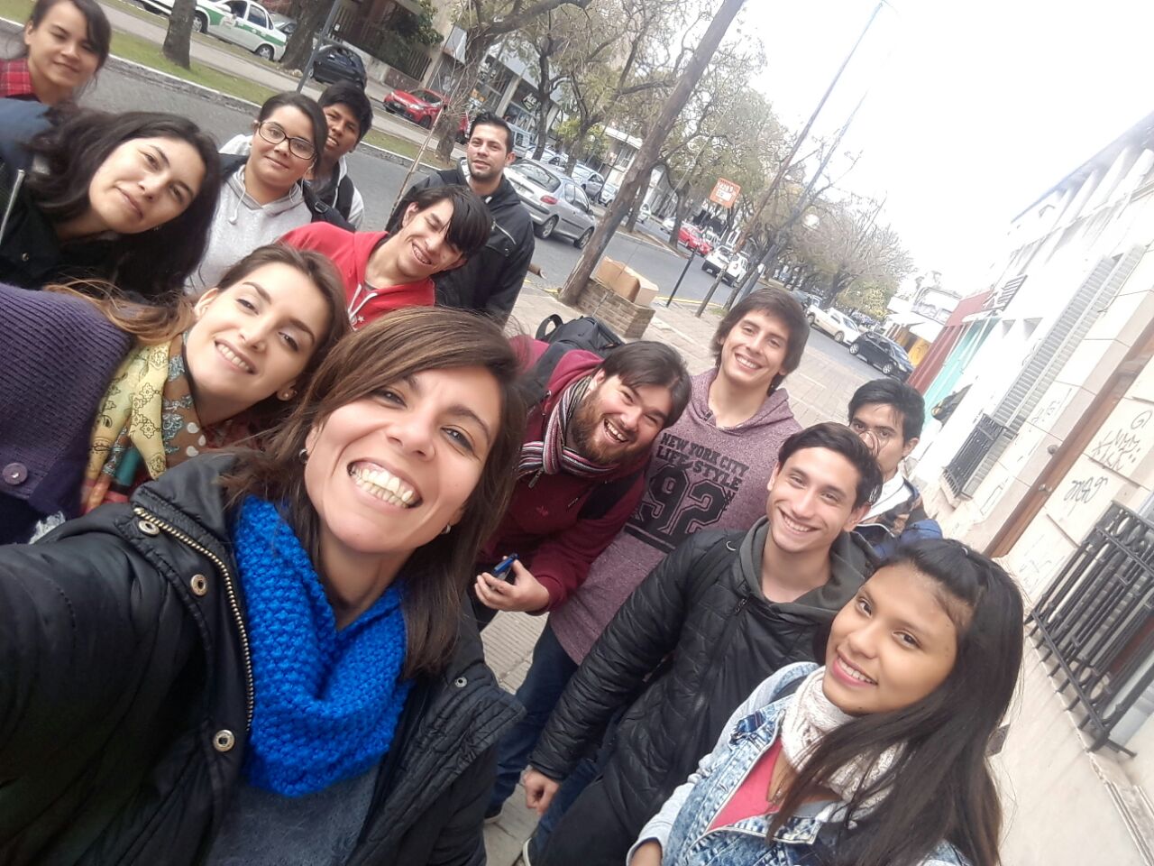 Selfie de los participantes poeta, y sus profesores yendo a celerative