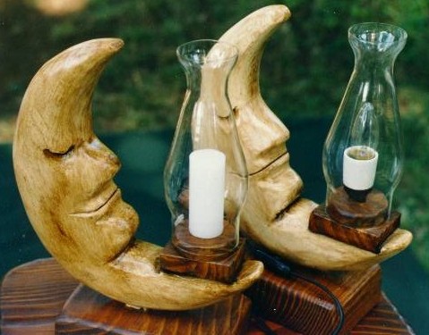 Candlestick "Moon". Standar dimension 7x35x30 cm. Paint and antique finish. With candle or electric system.
