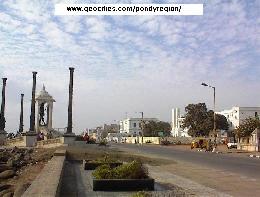 GANDHI STATUE.Click for a bigger view