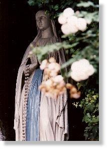 Lourdes2.jpg (14424 bytes)