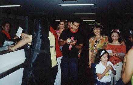 Thiago e Lucia no aeroporto