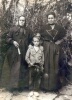 L'ABUELA MIAMBRESSA, la filla FRANCISCA i el net, MIGUEL BONO, que va morir a la guerra. (foto de Natividad Bono)