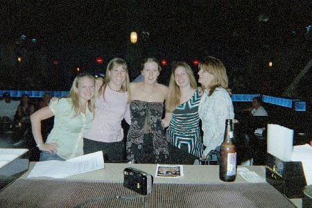 Liz, Jill, Karyn, Renee, and I chilling at the Comedy Club Bar.