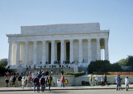 The front of the Lincoln Memorial