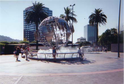 Me in front of the Universal Globe.