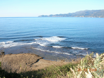 Il mare visto dal giardino