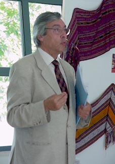 Dr. Jos� Arez