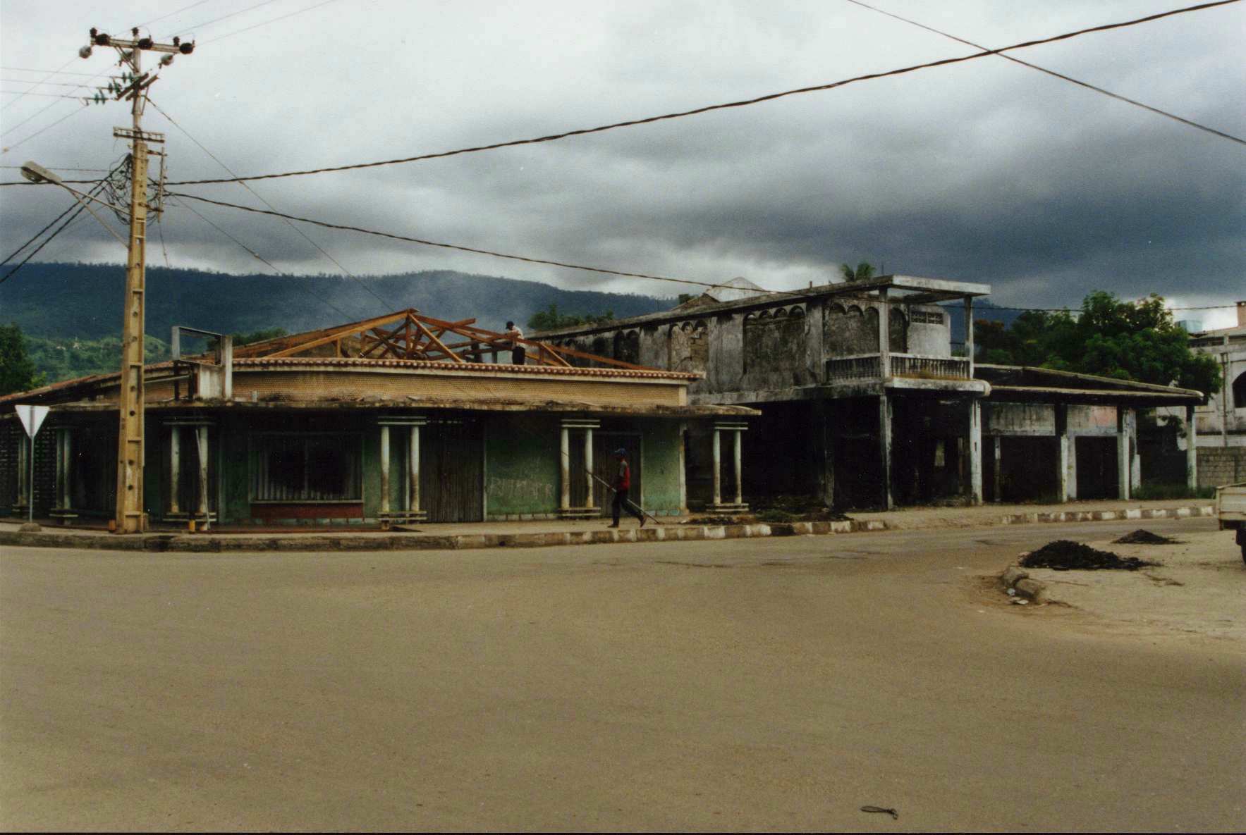 Cinzas3_Dili.JPG (156791 bytes)