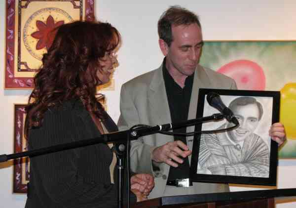 Lucie Latour offre un cadeau &agrave; Familles en art 2007