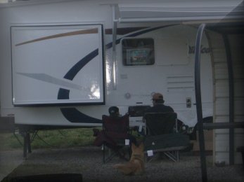 Our camp neighbors spent ALL THAT $$ to sit outside their RV, facing it to watch TELEVISION. See the TV set facing outward in the window?? What is wrong with this picture??