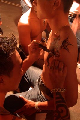 bodyart.jpg (19849 bytes)