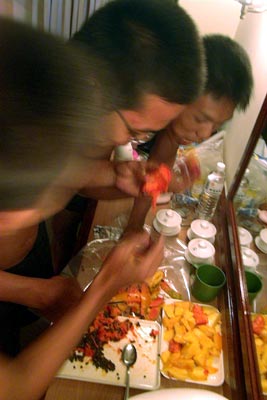 fruitmincers.jpg (20649 bytes)