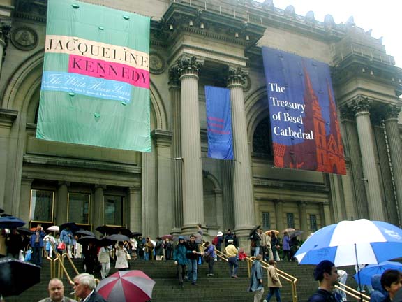 Steps of the Met