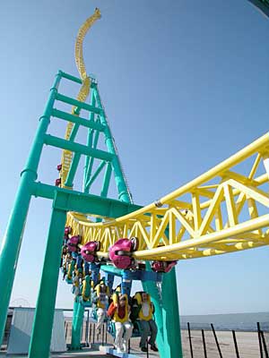 I reccomend sitting in the second to last row, since in the front you can't turn your head int he harness so you can never see just how high you are going on the first tower anyways, and when you got to the second tower backwards, you don't go up quite so high, but in the second to last row, you don't have anyone to block your view because thae car in front of you twists, so you can get the full view from the highest vantage point.