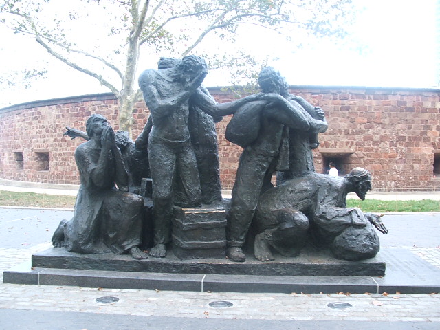 statue