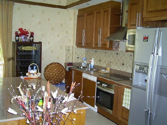 exclusive furnished, full equipped kitchen, 4 air-conditions