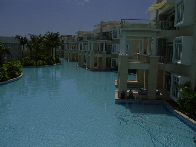 1.2 km pool, fitness studio, restaurant, shuttle service, 24 h security