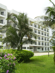 24 h security, restaurant and shops in walking distance