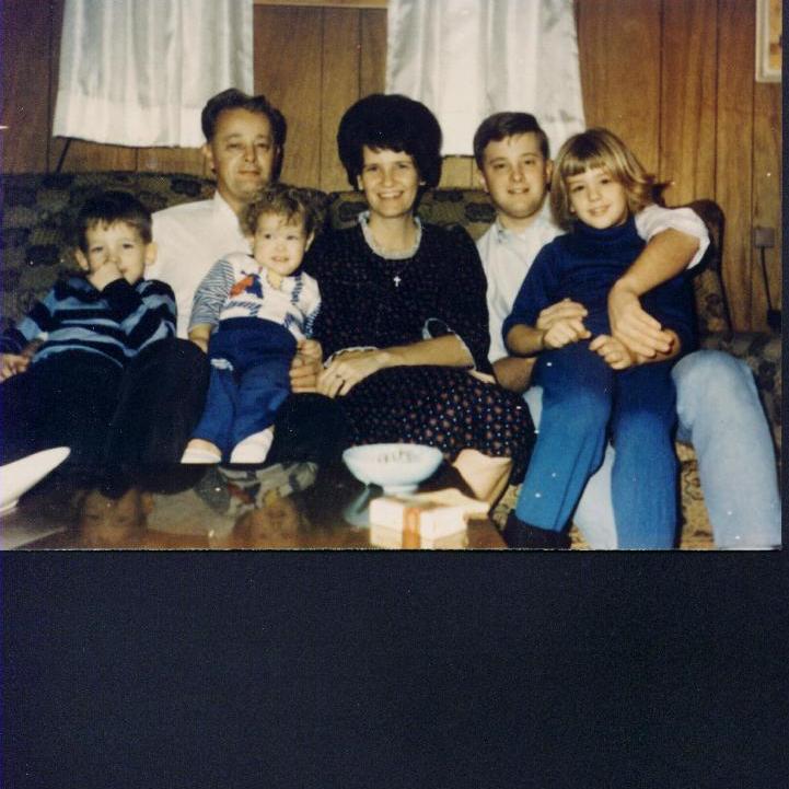 family.JPG (73938 bytes)