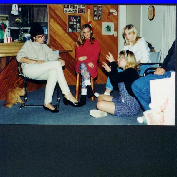 girltalk.JPG (56198 bytes)