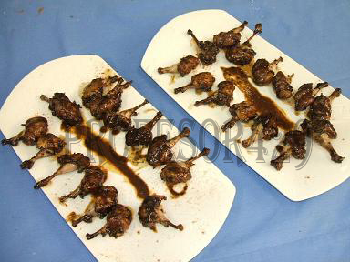 Chupa chups de codorniz caramelizados