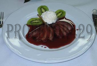 Peras al vino tinto