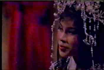 No one wears a chandelier on her head with quite the panache of the White Witch.