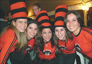 ::..  Promo 98 - Ex alumnos de La Salle se divirtieron en grande  ..::
