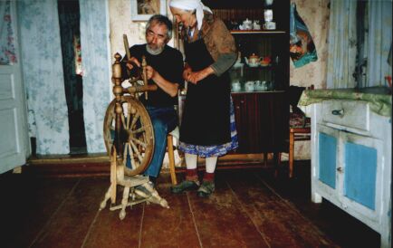 Maria Arkhpzeva, indigene dweller of the Protassiev Ougol, and Dr. Vladimir Voronetsky from Moscow State University&nbsp; 
