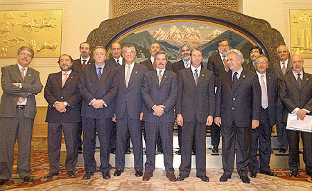 Julio De Vido,Felipe Sola,Nestor Kirchner,Cristina Fernandez,China,importaciones,exportaciones,empresas,inversiones,Hu Jintao,Miguel Campos,Rafael Bielsa,Soja,Arnaldo Bocco,Graciela Coria,Eximbank,Bau Zhongqing,Shangai,Museo del Palacio Imperial,Miguel Angel Broda,Pekin,ciudad prohibida,carlos saul menem,Irma Roy,Carolina Papaleo,Osvaldo,diputada nacional,Congreso,Argentina,Raul Granillo Ocampo,politica,justicialismo,peronismo,cine,television,La Horqueta,San Isidro,que se vayan todos,diciembre 2001,2002,2003,2004,maria julia alsogaray,alvaros,,Roberto Mart&iacute;nez Medina,Maria Julia Alsogaray,Ra&uacute;l Granillo Ocampo,Jorge Rodr&iacute;guez,V&iacute;ctor Alderete,Claudia Bello,Angel Massa,Alfredo Yabran,Mario Pontaquarto,Nestor Carlos Kirchner,Cristina Elizabeth Fernandez,corrupcion,senado,general rodriguez,anibal,fernandez,alberto,fernando de la rua,ines pertine,eduardo duhalde,hilda chiche gonzalez,2000,2001,2002,2003,2004,Museos,www.louvre.fr,Leonardo Da Vinci,Gioconda,Mona Lisa,Italia,Francia,France,inventos,Italy,renacimiento,historia,cuadros,links,images,postcards,photos,fotos,imagenes,postales,pictures,historia,arqueologia,descubrimientos,culturales,agenda,infodiario,diario accion,buenos aires,argentina,Diario Accion de General Rodriguez, politica, actualidad, noticias e informacion, personalidades e instituciones, policiales, galerias de fotos; historia de General Rodriguez, sus origenes, edificios, estancias, habitos y costumbres, anecdotas, comercios e industrias, los fundadores, antiguas instituciones, fotos e imagenes; suplementos especiales: la crisis politica, economica y social de la Argentina, los acontecimientos de Diciembre de 2001, articulos y entrevistas; Emigracion: toda la informacion destinada a aquellos que desean emigrar, radicarse o estudiar en el exterior, visas, pasaportes, consejos, guias, informacion util, links; Trueque: novedades e informacion, links, estructura del trueque; el casamiento de Maxima Zorreguieta y el principe Guillermo Alejandro de Holanda; Guerra de Afganistan: galeria de imagenes e informacion sobre la primera guerra del siglo XXI; la guerra de Irak, Bagdad, Georges W. Bush, Saddam Husseim, el atentado a las torres Gemelas de Nueva York, las twin towers, el 11-s, y descripcion del hecho que conmovio al mundo; Empleo: consultoras, clasificados, agencias de empleo, consejos e informacion util, curriculum vitae, como confeccionarlos, noticias de actualidad; 
Los numeros de la crisis: Las consecuencias de la crisis politica, economica y social; estadisticas, pobreza, desnutricion, salud y asistencia; noticias regionales y provinciales, columnas y editoriales; informacion para negocios: pymes, links, empresas y negocios; Agenda Cultural con toda la informacion de cursos, universidades, talleres, escuelas y oportunidades, exposiciones de arte de la region; buscadores en Internet, Enlaces: links a los mejores sitios de educacion, cultura, arte, biografias, politica, interes general, web, Links del Diario Accion: RMS Titanic, su historia, su tragico viaje inaugural; historias, testimonios, documentos y articulos sobre el naufragio; links y sitios sobre el tema; la pelicula de Cameron, fotos e imagenes; suplementos especiales, Historia Argentina y de General Rodriguez, la llegada de la democracia en General Rodriguez, la asuncion de Juan Lumbreras como intendente en 1983, galeria de imagenes, sus palabras y los actos, su gabinete, festejos de la comunidad. Fundacion del pueblo de General Rodriguez, sus instituciones y personalidades relevantes, arquitectura y edificios, comercios e industrias, sus comienzos, estancias, inmigraciones italianas, espa&ntilde;olas, vascas e irlandesas, anecdotas y efemerides, sus hombres ilustres, el Hospital Vicente Lopez y Planes, su fundacion por las Damas de Beneficencia, el hundimiento del crucero General Belgrano, testimonios de ex combatientes y tripulantes, su comandante Hector Elias Bonzo, fotos e imagenes, recuerdos y homenajes, historia de la familia Bonzo de General Rodriguez, entrevistas y articulos periodisticos. La guerra de Malvinas en el Atlantico Sur, el conflicto belico con Gran Breta&ntilde;a de 1982, politicos relevantes, Benjamin Paez y Trueba, fotos antiguas de familias fundadoras, galerias de imagenes de pobladores, recorrida virtual por el antiguo General Rodriguez, el paso de la Infanta en 1910, historia de La Serenisima, la familia Mastellone, La Choza, Bernardo de Irigoyen, peronismo y radicalismo y muchisimo mas