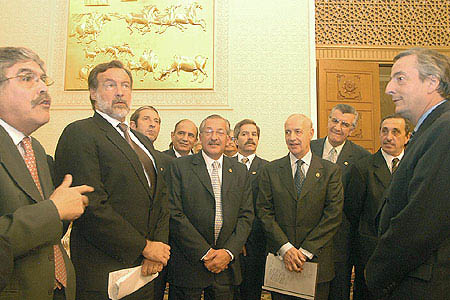 Julio De Vido,Felipe Sola,Nestor Kirchner,Cristina Fernandez,China,importaciones,exportaciones,empresas,inversiones,Hu Jintao,Miguel Campos,Rafael Bielsa,Soja,Arnaldo Bocco,Graciela Coria,Eximbank,Bau Zhongqing,Shangai,Museo del Palacio Imperial,Miguel Angel Broda,Pekin,ciudad prohibida,carlos saul menem,Irma Roy,Carolina Papaleo,Osvaldo,diputada nacional,Congreso,Argentina,Raul Granillo Ocampo,politica,justicialismo,peronismo,cine,television,La Horqueta,San Isidro,que se vayan todos,diciembre 2001,2002,2003,2004,maria julia alsogaray,alvaros,,Roberto Mart&iacute;nez Medina,Maria Julia Alsogaray,Ra&uacute;l Granillo Ocampo,Jorge Rodr&iacute;guez,V&iacute;ctor Alderete,Claudia Bello,Angel Massa,Alfredo Yabran,Mario Pontaquarto,Nestor Carlos Kirchner,Cristina Elizabeth Fernandez,corrupcion,senado,general rodriguez,anibal,fernandez,alberto,fernando de la rua,ines pertine,eduardo duhalde,hilda chiche gonzalez,2000,2001,2002,2003,2004,Museos,www.louvre.fr,Leonardo Da Vinci,Gioconda,Mona Lisa,Italia,Francia,France,inventos,Italy,renacimiento,historia,cuadros,links,images,postcards,photos,fotos,imagenes,postales,pictures,historia,arqueologia,descubrimientos,culturales,agenda,infodiario,diario accion,buenos aires,argentina,Diario Accion de General Rodriguez, politica, actualidad, noticias e informacion, personalidades e instituciones, policiales, galerias de fotos; historia de General Rodriguez, sus origenes, edificios, estancias, habitos y costumbres, anecdotas, comercios e industrias, los fundadores, antiguas instituciones, fotos e imagenes; suplementos especiales: la crisis politica, economica y social de la Argentina, los acontecimientos de Diciembre de 2001, articulos y entrevistas; Emigracion: toda la informacion destinada a aquellos que desean emigrar, radicarse o estudiar en el exterior, visas, pasaportes, consejos, guias, informacion util, links; Trueque: novedades e informacion, links, estructura del trueque; el casamiento de Maxima Zorreguieta y el principe Guillermo Alejandro de Holanda; Guerra de Afganistan: galeria de imagenes e informacion sobre la primera guerra del siglo XXI; la guerra de Irak, Bagdad, Georges W. Bush, Saddam Husseim, el atentado a las torres Gemelas de Nueva York, las twin towers, el 11-s, y descripcion del hecho que conmovio al mundo; Empleo: consultoras, clasificados, agencias de empleo, consejos e informacion util, curriculum vitae, como confeccionarlos, noticias de actualidad; 
Los numeros de la crisis: Las consecuencias de la crisis politica, economica y social; estadisticas, pobreza, desnutricion, salud y asistencia; noticias regionales y provinciales, columnas y editoriales; informacion para negocios: pymes, links, empresas y negocios; Agenda Cultural con toda la informacion de cursos, universidades, talleres, escuelas y oportunidades, exposiciones de arte de la region; buscadores en Internet, Enlaces: links a los mejores sitios de educacion, cultura, arte, biografias, politica, interes general, web, Links del Diario Accion: RMS Titanic, su historia, su tragico viaje inaugural; historias, testimonios, documentos y articulos sobre el naufragio; links y sitios sobre el tema; la pelicula de Cameron, fotos e imagenes; suplementos especiales, Historia Argentina y de General Rodriguez, la llegada de la democracia en General Rodriguez, la asuncion de Juan Lumbreras como intendente en 1983, galeria de imagenes, sus palabras y los actos, su gabinete, festejos de la comunidad. Fundacion del pueblo de General Rodriguez, sus instituciones y personalidades relevantes, arquitectura y edificios, comercios e industrias, sus comienzos, estancias, inmigraciones italianas, espa&ntilde;olas, vascas e irlandesas, anecdotas y efemerides, sus hombres ilustres, el Hospital Vicente Lopez y Planes, su fundacion por las Damas de Beneficencia, el hundimiento del crucero General Belgrano, testimonios de ex combatientes y tripulantes, su comandante Hector Elias Bonzo, fotos e imagenes, recuerdos y homenajes, historia de la familia Bonzo de General Rodriguez, entrevistas y articulos periodisticos. La guerra de Malvinas en el Atlantico Sur, el conflicto belico con Gran Breta&ntilde;a de 1982, politicos relevantes, Benjamin Paez y Trueba, fotos antiguas de familias fundadoras, galerias de imagenes de pobladores, recorrida virtual por el antiguo General Rodriguez, el paso de la Infanta en 1910, historia de La Serenisima, la familia Mastellone, La Choza, Bernardo de Irigoyen, peronismo y radicalismo y muchisimo mas