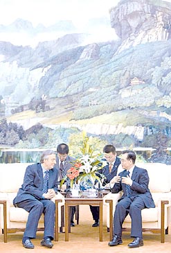 Julio De Vido,Felipe Sola,Nestor Kirchner,Cristina Fernandez,China,importaciones,exportaciones,empresas,inversiones,Hu Jintao,Miguel Campos,Rafael Bielsa,Soja,Arnaldo Bocco,Graciela Coria,Eximbank,Bau Zhongqing,Shangai,Museo del Palacio Imperial,Miguel Angel Broda,Pekin,ciudad prohibida,carlos saul menem,Irma Roy,Carolina Papaleo,Osvaldo,diputada nacional,Congreso,Argentina,Raul Granillo Ocampo,politica,justicialismo,peronismo,cine,television,La Horqueta,San Isidro,que se vayan todos,diciembre 2001,2002,2003,2004,maria julia alsogaray,alvaros,,Roberto Mart&iacute;nez Medina,Maria Julia Alsogaray,Ra&uacute;l Granillo Ocampo,Jorge Rodr&iacute;guez,V&iacute;ctor Alderete,Claudia Bello,Angel Massa,Alfredo Yabran,Mario Pontaquarto,Nestor Carlos Kirchner,Cristina Elizabeth Fernandez,corrupcion,senado,general rodriguez,anibal,fernandez,alberto,fernando de la rua,ines pertine,eduardo duhalde,hilda chiche gonzalez,2000,2001,2002,2003,2004,Museos,www.louvre.fr,Leonardo Da Vinci,Gioconda,Mona Lisa,Italia,Francia,France,inventos,Italy,renacimiento,historia,cuadros,links,images,postcards,photos,fotos,imagenes,postales,pictures,historia,arqueologia,descubrimientos,culturales,agenda,infodiario,diario accion,buenos aires,argentina,Diario Accion de General Rodriguez, politica, actualidad, noticias e informacion, personalidades e instituciones, policiales, galerias de fotos; historia de General Rodriguez, sus origenes, edificios, estancias, habitos y costumbres, anecdotas, comercios e industrias, los fundadores, antiguas instituciones, fotos e imagenes; suplementos especiales: la crisis politica, economica y social de la Argentina, los acontecimientos de Diciembre de 2001, articulos y entrevistas; Emigracion: toda la informacion destinada a aquellos que desean emigrar, radicarse o estudiar en el exterior, visas, pasaportes, consejos, guias, informacion util, links; Trueque: novedades e informacion, links, estructura del trueque; el casamiento de Maxima Zorreguieta y el principe Guillermo Alejandro de Holanda; Guerra de Afganistan: galeria de imagenes e informacion sobre la primera guerra del siglo XXI; la guerra de Irak, Bagdad, Georges W. Bush, Saddam Husseim, el atentado a las torres Gemelas de Nueva York, las twin towers, el 11-s, y descripcion del hecho que conmovio al mundo; Empleo: consultoras, clasificados, agencias de empleo, consejos e informacion util, curriculum vitae, como confeccionarlos, noticias de actualidad; 
Los numeros de la crisis: Las consecuencias de la crisis politica, economica y social; estadisticas, pobreza, desnutricion, salud y asistencia; noticias regionales y provinciales, columnas y editoriales; informacion para negocios: pymes, links, empresas y negocios; Agenda Cultural con toda la informacion de cursos, universidades, talleres, escuelas y oportunidades, exposiciones de arte de la region; buscadores en Internet, Enlaces: links a los mejores sitios de educacion, cultura, arte, biografias, politica, interes general, web, Links del Diario Accion: RMS Titanic, su historia, su tragico viaje inaugural; historias, testimonios, documentos y articulos sobre el naufragio; links y sitios sobre el tema; la pelicula de Cameron, fotos e imagenes; suplementos especiales, Historia Argentina y de General Rodriguez, la llegada de la democracia en General Rodriguez, la asuncion de Juan Lumbreras como intendente en 1983, galeria de imagenes, sus palabras y los actos, su gabinete, festejos de la comunidad. Fundacion del pueblo de General Rodriguez, sus instituciones y personalidades relevantes, arquitectura y edificios, comercios e industrias, sus comienzos, estancias, inmigraciones italianas, espa&ntilde;olas, vascas e irlandesas, anecdotas y efemerides, sus hombres ilustres, el Hospital Vicente Lopez y Planes, su fundacion por las Damas de Beneficencia, el hundimiento del crucero General Belgrano, testimonios de ex combatientes y tripulantes, su comandante Hector Elias Bonzo, fotos e imagenes, recuerdos y homenajes, historia de la familia Bonzo de General Rodriguez, entrevistas y articulos periodisticos. La guerra de Malvinas en el Atlantico Sur, el conflicto belico con Gran Breta&ntilde;a de 1982, politicos relevantes, Benjamin Paez y Trueba, fotos antiguas de familias fundadoras, galerias de imagenes de pobladores, recorrida virtual por el antiguo General Rodriguez, el paso de la Infanta en 1910, historia de La Serenisima, la familia Mastellone, La Choza, Bernardo de Irigoyen, peronismo y radicalismo y muchisimo mas