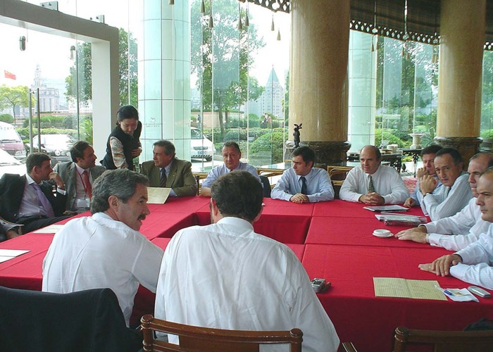Julio De Vido,Felipe Sola,Nestor Kirchner,Cristina Fernandez,China,importaciones,exportaciones,empresas,inversiones,Hu Jintao,Miguel Campos,Rafael Bielsa,Soja,Arnaldo Bocco,Graciela Coria,Eximbank,Bau Zhongqing,Shangai,Museo del Palacio Imperial,Miguel Angel Broda,Pekin,ciudad prohibida,carlos saul menem,Irma Roy,Carolina Papaleo,Osvaldo,diputada nacional,Congreso,Argentina,Raul Granillo Ocampo,politica,justicialismo,peronismo,cine,television,La Horqueta,San Isidro,que se vayan todos,diciembre 2001,2002,2003,2004,maria julia alsogaray,alvaros,,Roberto Mart&iacute;nez Medina,Maria Julia Alsogaray,Ra&uacute;l Granillo Ocampo,Jorge Rodr&iacute;guez,V&iacute;ctor Alderete,Claudia Bello,Angel Massa,Alfredo Yabran,Mario Pontaquarto,Nestor Carlos Kirchner,Cristina Elizabeth Fernandez,corrupcion,senado,general rodriguez,anibal,fernandez,alberto,fernando de la rua,ines pertine,eduardo duhalde,hilda chiche gonzalez,2000,2001,2002,2003,2004,Museos,www.louvre.fr,Leonardo Da Vinci,Gioconda,Mona Lisa,Italia,Francia,France,inventos,Italy,renacimiento,historia,cuadros,links,images,postcards,photos,fotos,imagenes,postales,pictures,historia,arqueologia,descubrimientos,culturales,agenda,infodiario,diario accion,buenos aires,argentina,Diario Accion de General Rodriguez, politica, actualidad, noticias e informacion, personalidades e instituciones, policiales, galerias de fotos; historia de General Rodriguez, sus origenes, edificios, estancias, habitos y costumbres, anecdotas, comercios e industrias, los fundadores, antiguas instituciones, fotos e imagenes; suplementos especiales: la crisis politica, economica y social de la Argentina, los acontecimientos de Diciembre de 2001, articulos y entrevistas; Emigracion: toda la informacion destinada a aquellos que desean emigrar, radicarse o estudiar en el exterior, visas, pasaportes, consejos, guias, informacion util, links; Trueque: novedades e informacion, links, estructura del trueque; el casamiento de Maxima Zorreguieta y el principe Guillermo Alejandro de Holanda; Guerra de Afganistan: galeria de imagenes e informacion sobre la primera guerra del siglo XXI; la guerra de Irak, Bagdad, Georges W. Bush, Saddam Husseim, el atentado a las torres Gemelas de Nueva York, las twin towers, el 11-s, y descripcion del hecho que conmovio al mundo; Empleo: consultoras, clasificados, agencias de empleo, consejos e informacion util, curriculum vitae, como confeccionarlos, noticias de actualidad; 
Los numeros de la crisis: Las consecuencias de la crisis politica, economica y social; estadisticas, pobreza, desnutricion, salud y asistencia; noticias regionales y provinciales, columnas y editoriales; informacion para negocios: pymes, links, empresas y negocios; Agenda Cultural con toda la informacion de cursos, universidades, talleres, escuelas y oportunidades, exposiciones de arte de la region; buscadores en Internet, Enlaces: links a los mejores sitios de educacion, cultura, arte, biografias, politica, interes general, web, Links del Diario Accion: RMS Titanic, su historia, su tragico viaje inaugural; historias, testimonios, documentos y articulos sobre el naufragio; links y sitios sobre el tema; la pelicula de Cameron, fotos e imagenes; suplementos especiales, Historia Argentina y de General Rodriguez, la llegada de la democracia en General Rodriguez, la asuncion de Juan Lumbreras como intendente en 1983, galeria de imagenes, sus palabras y los actos, su gabinete, festejos de la comunidad. Fundacion del pueblo de General Rodriguez, sus instituciones y personalidades relevantes, arquitectura y edificios, comercios e industrias, sus comienzos, estancias, inmigraciones italianas, espa&ntilde;olas, vascas e irlandesas, anecdotas y efemerides, sus hombres ilustres, el Hospital Vicente Lopez y Planes, su fundacion por las Damas de Beneficencia, el hundimiento del crucero General Belgrano, testimonios de ex combatientes y tripulantes, su comandante Hector Elias Bonzo, fotos e imagenes, recuerdos y homenajes, historia de la familia Bonzo de General Rodriguez, entrevistas y articulos periodisticos. La guerra de Malvinas en el Atlantico Sur, el conflicto belico con Gran Breta&ntilde;a de 1982, politicos relevantes, Benjamin Paez y Trueba, fotos antiguas de familias fundadoras, galerias de imagenes de pobladores, recorrida virtual por el antiguo General Rodriguez, el paso de la Infanta en 1910, historia de La Serenisima, la familia Mastellone, La Choza, Bernardo de Irigoyen, peronismo y radicalismo y muchisimo mas