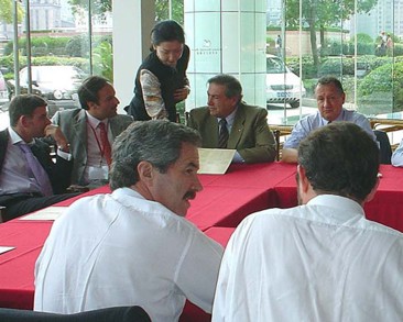 Julio De Vido,Felipe Sola,Nestor Kirchner,Cristina Fernandez,China,importaciones,exportaciones,empresas,inversiones,Hu Jintao,Miguel Campos,Rafael Bielsa,Soja,Arnaldo Bocco,Graciela Coria,Eximbank,Bau Zhongqing,Shangai,Museo del Palacio Imperial,Miguel Angel Broda,Pekin,ciudad prohibida,carlos saul menem,Irma Roy,Carolina Papaleo,Osvaldo,diputada nacional,Congreso,Argentina,Raul Granillo Ocampo,politica,justicialismo,peronismo,cine,television,La Horqueta,San Isidro,que se vayan todos,diciembre 2001,2002,2003,2004,maria julia alsogaray,alvaros,,Roberto Mart&iacute;nez Medina,Maria Julia Alsogaray,Ra&uacute;l Granillo Ocampo,Jorge Rodr&iacute;guez,V&iacute;ctor Alderete,Claudia Bello,Angel Massa,Alfredo Yabran,Mario Pontaquarto,Nestor Carlos Kirchner,Cristina Elizabeth Fernandez,corrupcion,senado,general rodriguez,anibal,fernandez,alberto,fernando de la rua,ines pertine,eduardo duhalde,hilda chiche gonzalez,2000,2001,2002,2003,2004,Museos,www.louvre.fr,Leonardo Da Vinci,Gioconda,Mona Lisa,Italia,Francia,France,inventos,Italy,renacimiento,historia,cuadros,links,images,postcards,photos,fotos,imagenes,postales,pictures,historia,arqueologia,descubrimientos,culturales,agenda,infodiario,diario accion,buenos aires,argentina,Diario Accion de General Rodriguez, politica, actualidad, noticias e informacion, personalidades e instituciones, policiales, galerias de fotos; historia de General Rodriguez, sus origenes, edificios, estancias, habitos y costumbres, anecdotas, comercios e industrias, los fundadores, antiguas instituciones, fotos e imagenes; suplementos especiales: la crisis politica, economica y social de la Argentina, los acontecimientos de Diciembre de 2001, articulos y entrevistas; Emigracion: toda la informacion destinada a aquellos que desean emigrar, radicarse o estudiar en el exterior, visas, pasaportes, consejos, guias, informacion util, links; Trueque: novedades e informacion, links, estructura del trueque; el casamiento de Maxima Zorreguieta y el principe Guillermo Alejandro de Holanda; Guerra de Afganistan: galeria de imagenes e informacion sobre la primera guerra del siglo XXI; la guerra de Irak, Bagdad, Georges W. Bush, Saddam Husseim, el atentado a las torres Gemelas de Nueva York, las twin towers, el 11-s, y descripcion del hecho que conmovio al mundo; Empleo: consultoras, clasificados, agencias de empleo, consejos e informacion util, curriculum vitae, como confeccionarlos, noticias de actualidad; 
Los numeros de la crisis: Las consecuencias de la crisis politica, economica y social; estadisticas, pobreza, desnutricion, salud y asistencia; noticias regionales y provinciales, columnas y editoriales; informacion para negocios: pymes, links, empresas y negocios; Agenda Cultural con toda la informacion de cursos, universidades, talleres, escuelas y oportunidades, exposiciones de arte de la region; buscadores en Internet, Enlaces: links a los mejores sitios de educacion, cultura, arte, biografias, politica, interes general, web, Links del Diario Accion: RMS Titanic, su historia, su tragico viaje inaugural; historias, testimonios, documentos y articulos sobre el naufragio; links y sitios sobre el tema; la pelicula de Cameron, fotos e imagenes; suplementos especiales, Historia Argentina y de General Rodriguez, la llegada de la democracia en General Rodriguez, la asuncion de Juan Lumbreras como intendente en 1983, galeria de imagenes, sus palabras y los actos, su gabinete, festejos de la comunidad. Fundacion del pueblo de General Rodriguez, sus instituciones y personalidades relevantes, arquitectura y edificios, comercios e industrias, sus comienzos, estancias, inmigraciones italianas, espa&ntilde;olas, vascas e irlandesas, anecdotas y efemerides, sus hombres ilustres, el Hospital Vicente Lopez y Planes, su fundacion por las Damas de Beneficencia, el hundimiento del crucero General Belgrano, testimonios de ex combatientes y tripulantes, su comandante Hector Elias Bonzo, fotos e imagenes, recuerdos y homenajes, historia de la familia Bonzo de General Rodriguez, entrevistas y articulos periodisticos. La guerra de Malvinas en el Atlantico Sur, el conflicto belico con Gran Breta&ntilde;a de 1982, politicos relevantes, Benjamin Paez y Trueba, fotos antiguas de familias fundadoras, galerias de imagenes de pobladores, recorrida virtual por el antiguo General Rodriguez, el paso de la Infanta en 1910, historia de La Serenisima, la familia Mastellone, La Choza, Bernardo de Irigoyen, peronismo y radicalismo y muchisimo mas