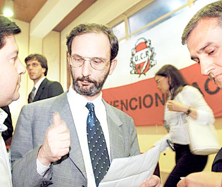 Adolfo Stubrin,Raul Alfonsin,UCR,Union Civica Radical,Luis Changui Caceres,Elisa Carri&oacute;,Ricardo L&oacute;pez Murphy,www.arcadi.espasa.com,www.ecuaderno.com,www.periodistadigital.com,www.elpais.es,www.unav.es,Espa&ntilde;a,11-s,Torres Gemelas,Nueva York,New York,World Trade Center,septiembre,2001,Johnny Ramone,Los Ramones,John Cummings,Linda,Pearl Jam,Eddie Vedder,Red Hot Chili Peppers,John Frusciante,Rob Zombie,Joey,Jeffrey Hyman,Dee Dee,Douglas Colvin,Cumwhitton,Vikingos,Inglaterra,Escocia,invasiones,barcos,arqueologia,viajes,descubrimientos,historia,barbaros,Roma,caida,479,,Blade Runner,Ridley Scott, Richard Dawkins,Steven Pinker,Harrison Ford,Stephen Minger,Stanley Kubrick,Daryl Hanna,replicantes,androides,ciencia ficcion,Contactos,SHGb02+14a,proyecto SETI,Search for Extra Terrestial Intelligence,SETI@home,Robert Zemeckis,Jodie Foster,Dan Wertheimer,New Scientist,Arecibo,Puerto Rico,civilizaciones extraterrestres,Ma libert&eacute; de penser,Florent Pagny,Argentina,France,Patagonia,Argentine,Azucena Caama&ntilde;o,Savoir aimer,artistes,musique,musica,CD,cantores,ventas,compras,ranking,Paparazzi,Isabel Sartorius,Borbon,Ortiz Pati&ntilde;o,Vallejo Najera,Entrecanales,Mora Figueroa,Antonio Montero,Sainz Vicu&ntilde;a,Espa&ntilde;a,jet set,Mallorca,Ibiza,John Fitzgerald Kennedy,Lee Harvey Oswald,Vitaliy Fadeyev,Lawrence Berkeley,Carl Haber,Fidel Castro,Lyndon B. Johnson,Jackie,Onassis,Irma Roy,Carolina Papaleo,Osvaldo,diputada nacional,Congreso,Argentina,Raul Granillo Ocampo,politica,justicialismo,peronismo,cine,television,La Horqueta,San Isidro,que se vayan todos,diciembre 2001,2002,2003,2004,maria julia alsogaray,alvaros,,Roberto Mart&iacute;nez Medina,Maria Julia Alsogaray,Ra&uacute;l Granillo Ocampo,Jorge Rodr&iacute;guez,V&iacute;ctor Alderete,Claudia Bello,Angel Massa,Alfredo Yabran,Mario Pontaquarto,Nestor Carlos Kirchner,Cristina Elizabeth Fernandez,corrupcion,senado,general rodriguez,anibal,fernandez,alberto,fernando de la rua,ines pertine,eduardo duhalde,hilda chiche gonzalez,2000,2001,2002,2003,2004,Museos,www.louvre.fr,Leonardo Da Vinci,Gioconda,Mona Lisa,Italia,Francia,France,inventos,Italy,renacimiento,historia,cuadros,links,images,postcards,photos,fotos,imagenes,postales,pictures,historia,arqueologia,descubrimientos,culturales,agenda,infodiario,diario accion,buenos aires,argentina,Diario Accion de General Rodriguez, politica, actualidad, noticias e informacion, personalidades e instituciones, policiales, galerias de fotos; historia de General Rodriguez, sus origenes, edificios, estancias, habitos y costumbres, anecdotas, comercios e industrias, los fundadores, antiguas instituciones, fotos e imagenes; suplementos especiales: la crisis politica, economica y social de la Argentina, los acontecimientos de Diciembre de 2001, articulos y entrevistas; Emigracion: toda la informacion destinada a aquellos que desean emigrar, radicarse o estudiar en el exterior, visas, pasaportes, consejos, guias, informacion util, links; Trueque: novedades e informacion, links, estructura del trueque; el casamiento de Maxima Zorreguieta y el principe Guillermo Alejandro de Holanda; Guerra de Afganistan: galeria de imagenes e informacion sobre la primera guerra del siglo XXI; la guerra de Irak, Bagdad, Georges W. Bush, Saddam Husseim, el atentado a las torres Gemelas de Nueva York, las twin towers, el 11-s, y descripcion del hecho que conmovio al mundo; Empleo: consultoras, clasificados, agencias de empleo, consejos e informacion util, curriculum vitae, como confeccionarlos, noticias de actualidad; 
Los numeros de la crisis: Las consecuencias de la crisis politica, economica y social; estadisticas, pobreza, desnutricion, salud y asistencia; noticias regionales y provinciales, columnas y editoriales; informacion para negocios: pymes, links, empresas y negocios; Agenda Cultural con toda la informacion de cursos, universidades, talleres, escuelas y oportunidades, exposiciones de arte de la region; buscadores en Internet, Enlaces: links a los mejores sitios de educacion, cultura, arte, biografias, politica, interes general, web, Links del Diario Accion: RMS Titanic, su historia, su tragico viaje inaugural; historias, testimonios, documentos y articulos sobre el naufragio; links y sitios sobre el tema; la pelicula de Cameron, fotos e imagenes; suplementos especiales, Historia Argentina y de General Rodriguez, la llegada de la democracia en General Rodriguez, la asuncion de Juan Lumbreras como intendente en 1983, galeria de imagenes, sus palabras y los actos, su gabinete, festejos de la comunidad. Fundacion del pueblo de General Rodriguez, sus instituciones y personalidades relevantes, arquitectura y edificios, comercios e industrias, sus comienzos, estancias, inmigraciones italianas, espa&ntilde;olas, vascas e irlandesas, anecdotas y efemerides, sus hombres ilustres, el Hospital Vicente Lopez y Planes, su fundacion por las Damas de Beneficencia, el hundimiento del crucero General Belgrano, testimonios de ex combatientes y tripulantes, su comandante Hector Elias Bonzo, fotos e imagenes, recuerdos y homenajes, historia de la familia Bonzo de General Rodriguez, entrevistas y articulos periodisticos. La guerra de Malvinas en el Atlantico Sur, el conflicto belico con Gran Breta&ntilde;a de 1982, politicos relevantes, Benjamin Paez y Trueba, fotos antiguas de familias fundadoras, galerias de imagenes de pobladores, recorrida virtual por el antiguo General Rodriguez, el paso de la Infanta en 1910, historia de La Serenisima, la familia Mastellone, La Choza, Bernardo de Irigoyen, peronismo y radicalismo y muchisimo mas