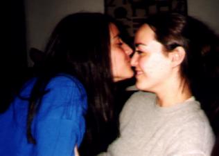 kiss.jpg (8506 Byte)
