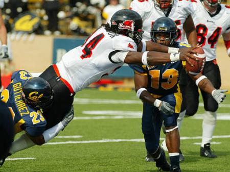 Steven Jackson dives for a touchdown in the first half against California. (AP Photo/George Nikitin)