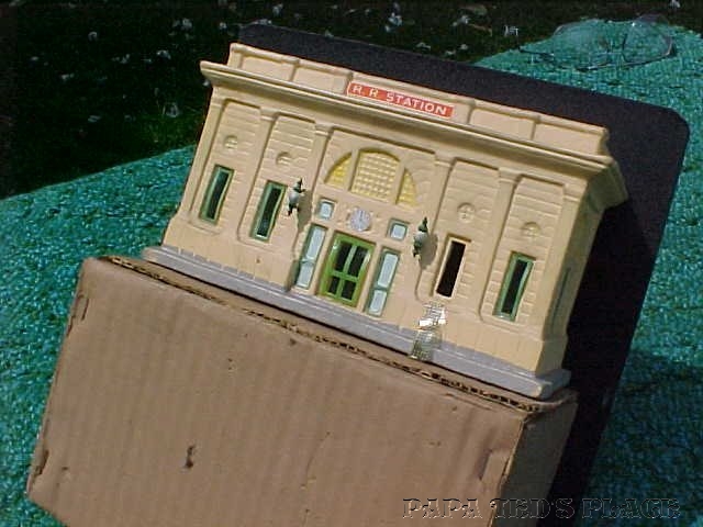 Even harder to find is this railroad switch tower. As far as I know, it wasn't part of any set. Especially hard to find with the delicate paper handrail still present. 