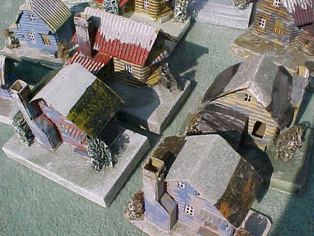 Some "LOGGIES" are actually a variety of GLOSSY TOP, having the shiny roofs in the beginning -the rural first cousins of the PRINTIES and G.T.'s. Some form of log cabin is found from the beginning right through to the bitter end in the early '60s when our Christmas stuff began coming from Taiwan - the single-faced corrugated carboard being a "natural" for the basis of the style.