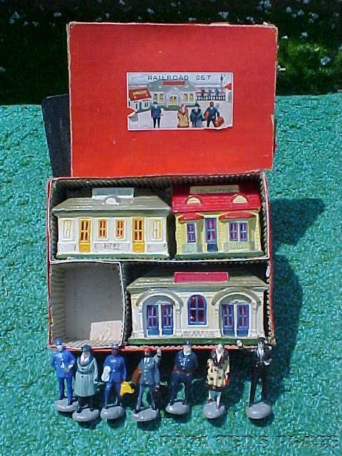 That the COMPOS were also intended as inexpensive alternative train accessories seems evident from a set like this and from the high number of different stations, baggage rooms, telegraph offices and so on that you find. One finds these composition "people" and various pieces of this set fairly often in all conditions, but the complete unused set with all 7 figures in the box is seldom seen. Still no company name anywhere on the box. 