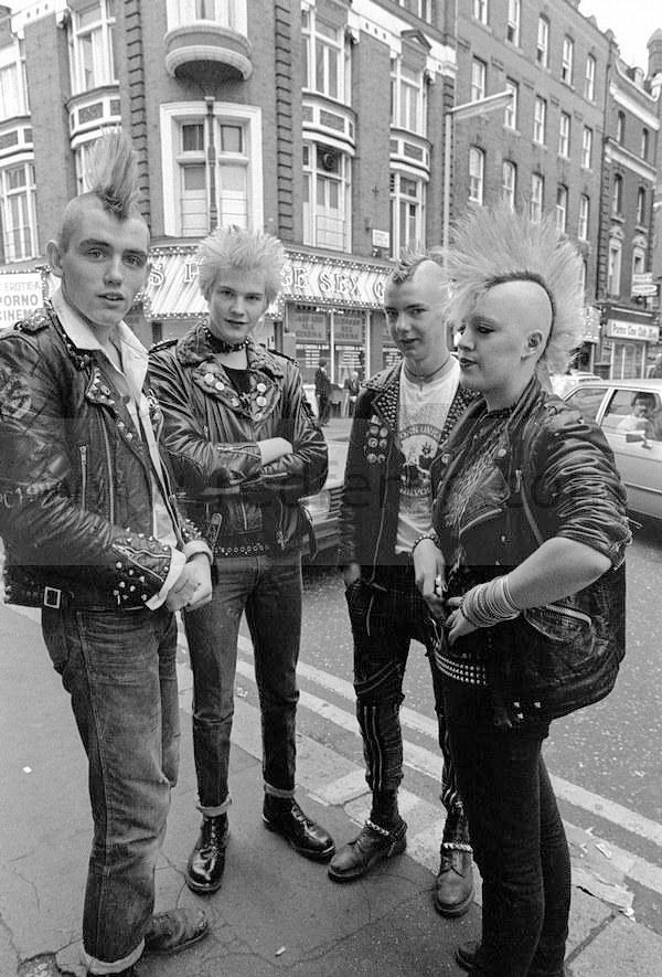 Teed (18) & Sar (19) far right&nbsp; - 1981 (Virginia Turbett)