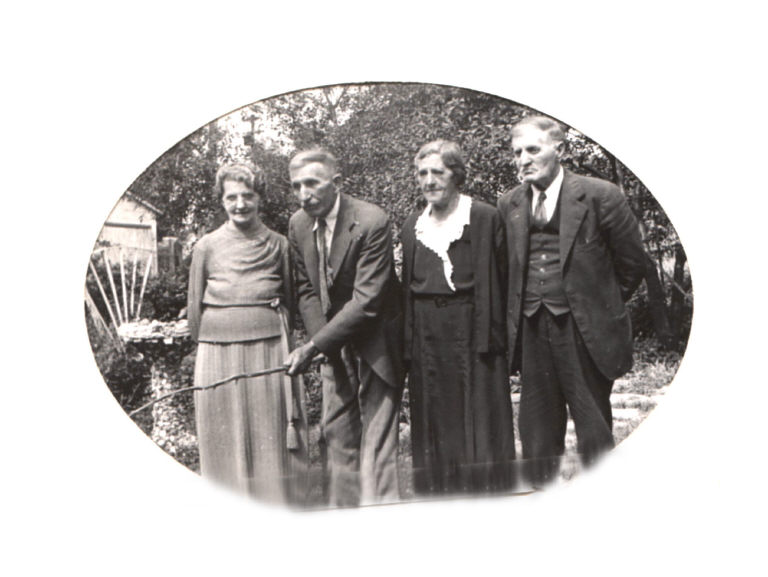 Sudie Rickard Minger with sister Lizzie Rickard Ott