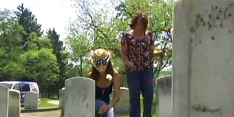 Sisters' special tribute to fallen soldiers (WXYZ)