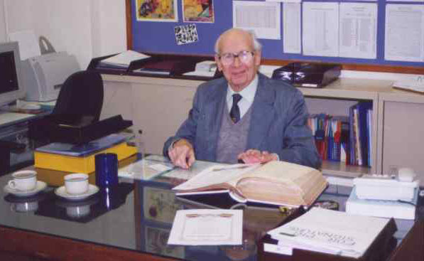 arthurhinton.jpg (43601 bytes)