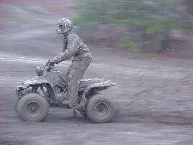 042.jpg (29924 bytes)